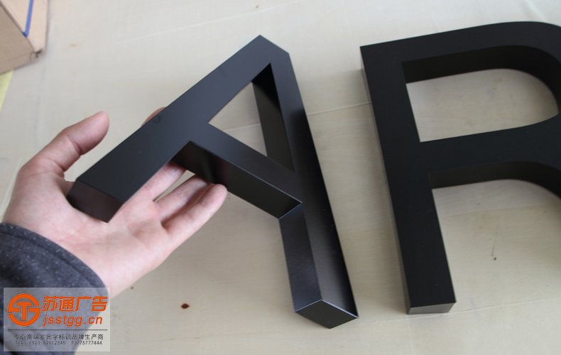 鍍鋅板烤漆發(fā)光字多少錢一平米