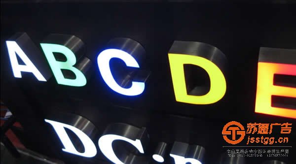 單立柱不銹鋼發(fā)光字廣告牌所起作用的解讀分享