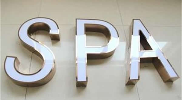 不銹鋼發(fā)光字的特點